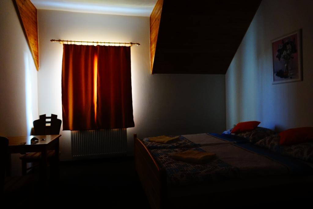 Penzion U Studanky Karlovy Vary Bagian luar foto